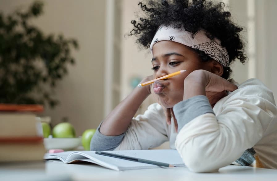 כתיבה נכונה אצל ילדים – בסיס חיוני ללמידה, ביטוי וביטחון עצמי